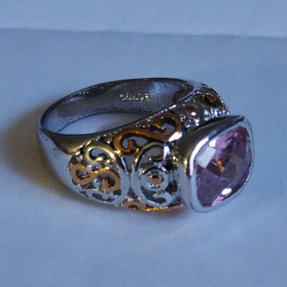 VTG Style Signed 18KGE Ornate Filigree Faceted Pink Glass Stone Ring Size 8.5